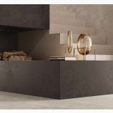 Gresie Gigacer Concept 1 Land Lucios 30x120 cm – ambient living, semineu cu lemne, vaze decorative si scari placate, pe pardoseala si perete