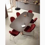 Gresie Gigacer Concept 1 Land Lucios 60x120 cm – ambient living, masa ovala gresie gri, scaune rosii, bucatarie moderna, pe pardoseala