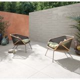 Gresie Gigacer Concept 1 Stone Bocciardato 30x60 cm – ambient terasa, terasa exterioara cu perete gresie si fotolii rattan