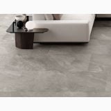 Gresie Shale Greige AntiSlip 60x60 cm – ambient living, living cu canapea alba si masuta neagra, pe pardoseala