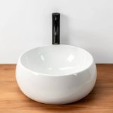 Lavoar Ceramica Rotund LAV2 Ø40 cm – lavoar alb rotund pe blat lemn, baterie neagra