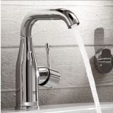 Baterie Lavoar Grohe Essence M Size Finisaj Crom – detaliu, baterie crom cu jet de apa curgand