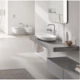 Baterie Lavoar Grohe Essence XL Size Finisaj Crom – ambient baie, baie moderna cu lavoar oval si baterie de perete