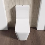 Vas Wc Duero Monobloc din Ceramica cu Capac Soft Close – ambient baie, vas wc alb monobloc cu capac, faianta bej striata, pe pardoseala