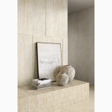 Gresie I Travertini Beige Cross Cut 60x60 cm – ambient living, soclu travertin cu vaze ceramice si tablou rezemat, pe pardoseala