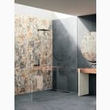 Gresie Deco Studio Botanical 60x120 cm – ambient baie, cabina de dus cu perete decorativ floral si oglinda rotunda
