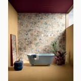 Gresie Deco Studio Botanical 60x120 cm – ambient baie, baie eleganta cu cada albastra si perete floral