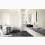 Gresie HBO 8 Noisette Lucios 120x120 cm – ambient baie, baie moderna cu cada, blat marmura si lavoar negru, pe pardoseala si perete
