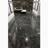 Gresie HBO 8 Noisette Lucios 60x120 cm – ambient living, pardoseala lucioasa maro cu vedere panoramica noaptea