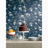 Gresie Deco Studio Buttercup 60x120 cm – ambient bucatarie, perete cu model floral albastru, torturi pe blat
