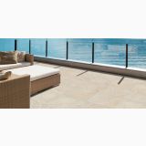 Gresie de exterior Del Conca Rock Beige 60x60x2 cm – ambient terasa, terasa cu vedere la mare, canapea ratan si gresie bej, pe pardoseala
