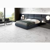 Gresie Carrara White Mat 60x60 cm – ambient dormitor, dormitor modern cu pardoseala marmura alba si pat gri