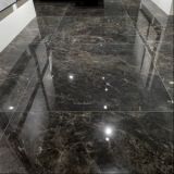 Gresie HBO 8 Noisette Lucios 60x60 cm – ambient living, pardoseala lucioasa gri antracit cu reflexii intense