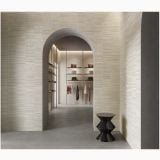 Gresie de exterior Terre Cenere 60x120x2 cm – ambient comercial, boutique cu arcada, pereti texturati, pardoseala gri neutra, pe pardoseala si perete