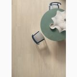 Gresie Imitatie Lemn Essence Select Chiaro Mat 20x120 cm – ambient living, pardoseala lemn deschis cu masa verde si scaune