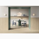 Gresie Imitatie Lemn Essence Select Chiaro Mat 20x120 cm – ambient bucatarie, bucatarie moderna cu masa rotunda si scaune albastre, pe pardoseala