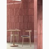 Faianta tip Brick - Progetto PO 16 Ciliegia Brick 7.5x40 cm – ambient living, perete caramiziu tip brick cu masa si scaune lemn