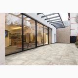Gresie de Exterior AntiSlip Climb Bianco Mat 80x80x2 cm – ambient terasa, terasa exterioara cu pereti sticla si pergola metalica, pe pardoseala