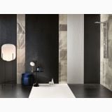 Gresie Concrete Black 60x120x0.6 cm – ambient baie, baie moderna cu dus, pardoseala si perete gri antracit