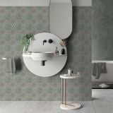 Gresie Decorata Play Concrete Retro C 20x20 cm – ambient baie, baie moderna cu lavoar rotund si perete decorat geometric