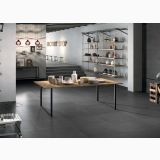 Gresie Rectificata Square Crossing 60x120 cm – ambient comercial, showroom industrial cu masa lemn si etajere suspendate, pe pardoseala