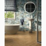Gresie Decor Sunwood Jardin 08 60x120 cm – ambient baie, baie eleganta cu cada freestanding si pardoseala aspect lemn