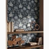Gresie Decor Sunwood Jardin 06 60x120 cm – ambient living, raft cu carti si perete floral inchis