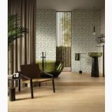 Gresie Sant Agostino Sunwood Light 20x120 cm – ambient baie, baie moderna cu cada verde si pardoseala lemn