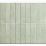 Gresie Portelanata Tetris Rugiada Mat 5X20 cm – placi verzi inguste montate vertical, fundal neutru