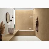 Gresie Terre Senape 80x80 cm – ambient baie, baie minimalista cu cada incastrata si cabina de dus, pe pardoseala si perete