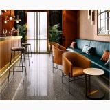 Gresie New Deco Dark Mat 60x60 cm – ambient comercial, lounge elegant cu pardoseala terrazzo gri lucios