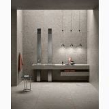 Gresie Portelanata Delconca HAU 5 Grey 60x60 cm – ambient baie, baie moderna cu blat dublu si lavoare suspendate, pe pardoseala si perete