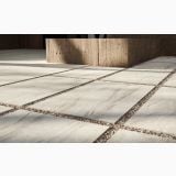 Gresie de Exterior AntiSlip Del Conca HME2 220 White Paradise Rett. 60x90x2 – ambient terasa, pardoseala exterioara cu rosturi din pietris, langa perete beton