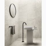 Gresie Lavaredo HLA 10 Mat 120x120 cm – ambient baie, baie minimalista cu oglinda rotunda si lavoar suspendat, pe pardoseala si perete