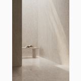 Lastra Gresie HMB Taj Mahal White Structured 120x278 cm – ambient hol, hol elegant cu pereti placati si banca minimalista, pe pardoseala si perete