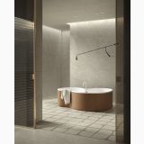 Gresie HNS 10 Nesting White Mat 60x60 cm – ambient baie, baie moderna cu cada freestanding si pardoseala model geometric