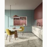Lastra Gresie Portelanata HPM 10 Paonazzo Lucios 120x278 cm – ambient bucatarie, bucatarie moderna cu pardoseala marmorata si mobilier verde roz