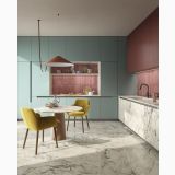Gresie Portelanata HPM 10 Paonazzo Lucios 60x120 cm – ambient living, bucatarie cu masa rotunda si scaune galbene, pe pardoseala