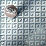 Gresie Portelanata Decor Dimore Audrey Statuario 20x20 cm – gresie cu model geometric triunghiular, obiect decorativ roz deasupra