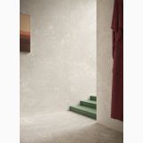 Lastra Gresie Dorset Bianco Cross Cut Mat 120x280x0,6 cm – ambient hol, hol minimalist cu trepte verzi si perete travertin