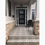 Gresie Portelanata Decorata Manchester 20x20 cm – ambient terasa, veranda exterioara cu scari placate decorativ, scaun negru, pe pardoseala