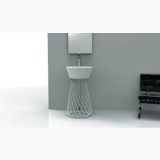 Lavoar Freestanding Hidra Wire Alb – ambient baie, lavoar alb pe suport metalic decorativ, fundal gri, pe pardoseala