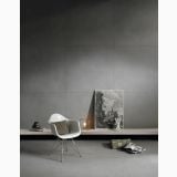 Gresie Argilla Dry 60x120X0.6 cm – ambient living, living minimalist cu scaun alb si perete gri