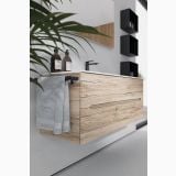 Mobilier Baie Easy Afrodite Finisaj Rovere Nodi L.90 cm – ambient baie, mobilier suspendat lemn cu lavoar, oglinda si plante, pe perete