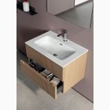 Mobilier Baie Riflat Easy Finisaj Rovere Chiaro Cu Doua Sertare L.70 cm – ambient baie, mobilier suspendat cu sertar deschis, prosoape, oglinda, pe perete