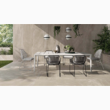 Gresie de Exterior Ardesia Beige Mat Anti-Slip 60x120x2 cm – ambient terasa, terasa exterioara cu masa scaune si plante, pe pardoseala