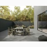 Gresie Portelanata I Cementi Grey Antislip 60x120 cm – ambient terasa, terasa gri cu masa exterior si perete verde, pe pardoseala