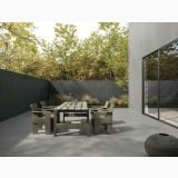 Gresie de exterior Cementi Grey Anti-Slip 60x60x2 cm – ambient terasa, terasa gri cu masa mobilier lemn si gard verde, pe pardoseala