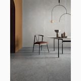 Gresie Abk Native Fog Mat 60x60 cm – ambient living, living modern cu masa rotunda si scaun din piele, pe pardoseala