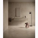 Gresie Piemme Limestone French Beige 60x120 cm Antiderapanta – ambient baie, baie minimalista cu lavoar suspendat si taburet lemn, pe pardoseala si perete